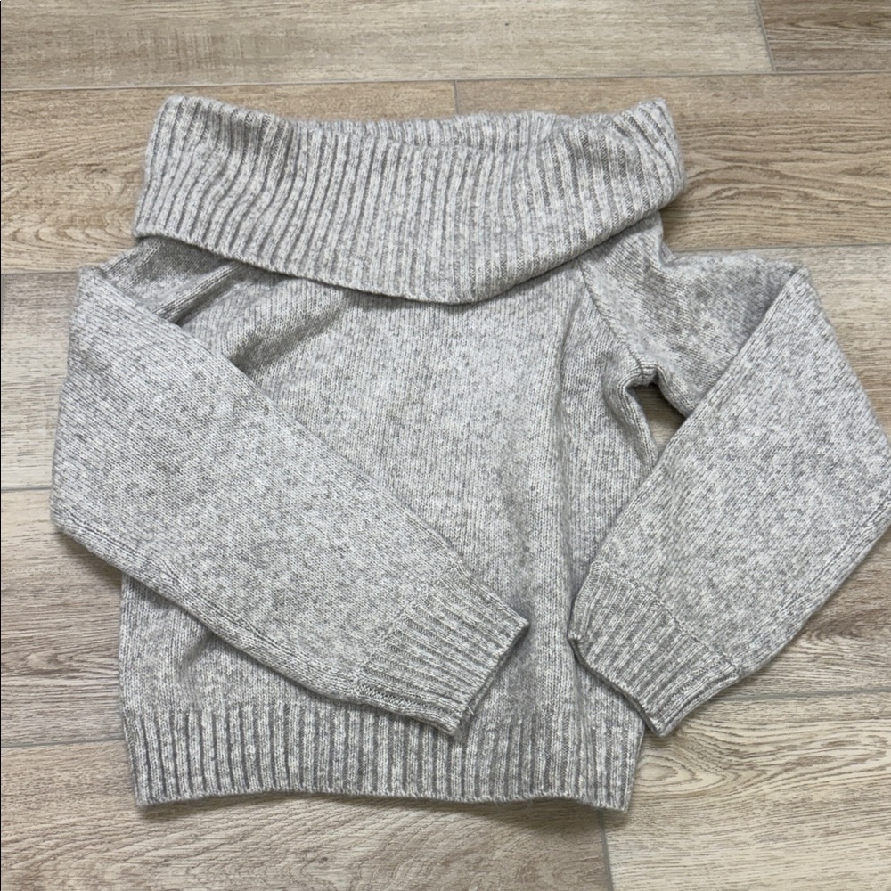 Abercrombie & Fitch Cozy Beige Off-Shoulder Sweater